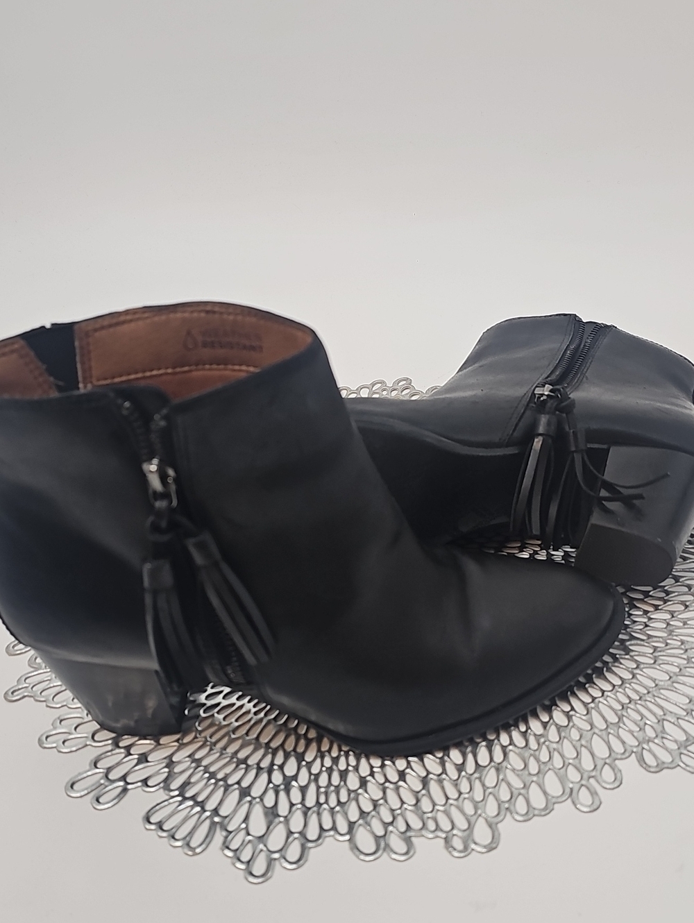 Vionic Black Weather Resistant Booties. - Picture 14 of 14